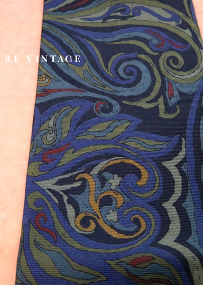 冷調漂浮渦狀煙霧領帶9