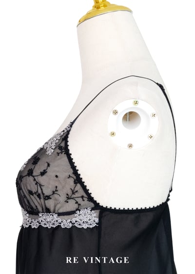 純白花朵透膚微辣細肩帶背心8