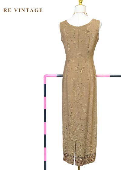 午後的一杯榛果拿鐵 - 藤蔓刺繡長洋裝11