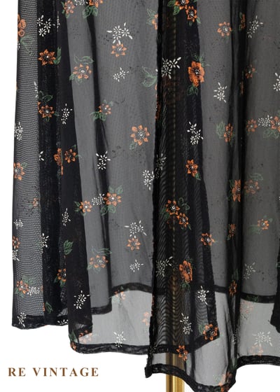 暖調浪漫紅白花透膚長洋裝8