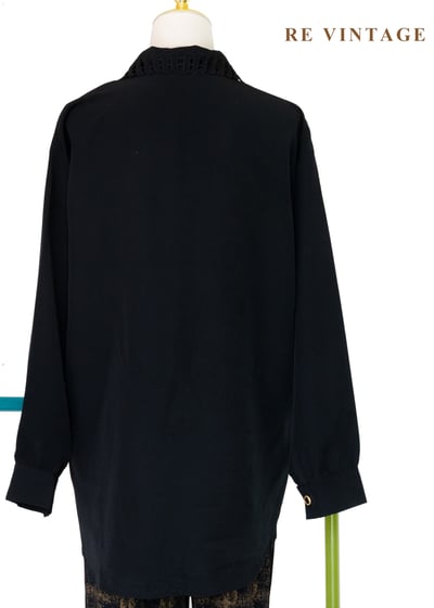 質感單品 - 法式雕花金釦鏤空領黑襯衫11