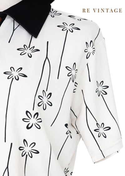 米白小黑花單隻飄飄可愛上衣5