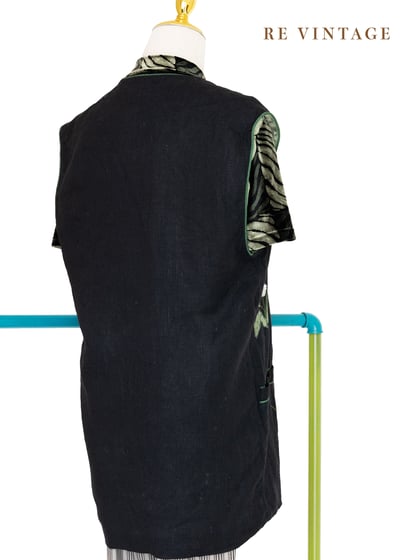 『歐洲寶物』春天小花木釦麻質感長版背心8