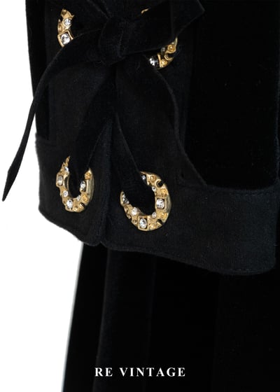 宮廷中優雅叛逆黑絨蕾絲洋裝6