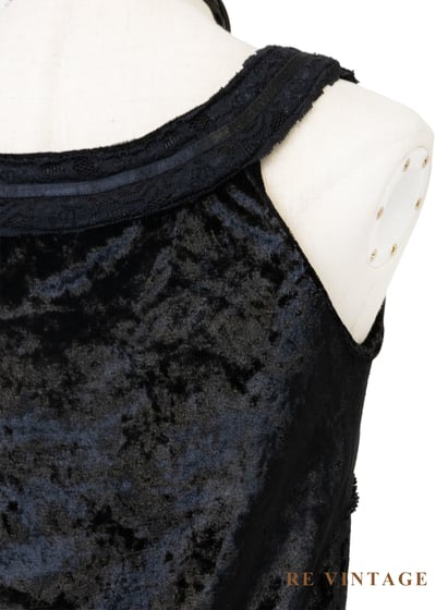 質感單品 - 黑天鵝絨布圓領迷你洋裝11