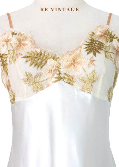 法式晨光白日夢花朵刺繡緞面洋裝7