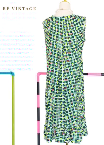 夏日跳格子荷葉裙擺洋裝9