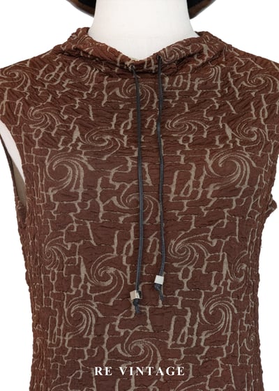 棕紅色漩渦圖騰抽繩領洋裝8