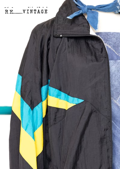 打籃球得滿分的黑色運動外套6