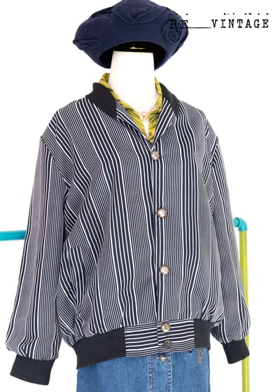 天天深藍線條薄款外套8