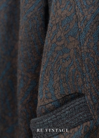 低調的綠棕色大理石紋路針織外套7