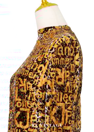 狂熱派對金豹字母絨布上衣9