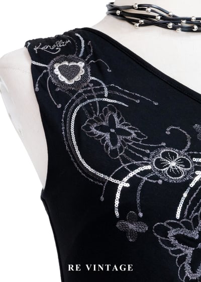 『歐洲寶物』夜宴上的黑天鵝斜肩刺繡抓褶洋裝7