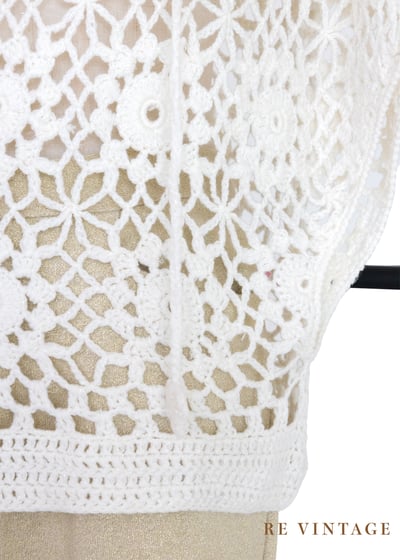 Pure white 針織小花荷葉領罩衫11