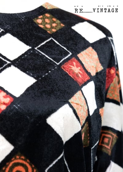 黑絨拼接圖騰薄款上衣3