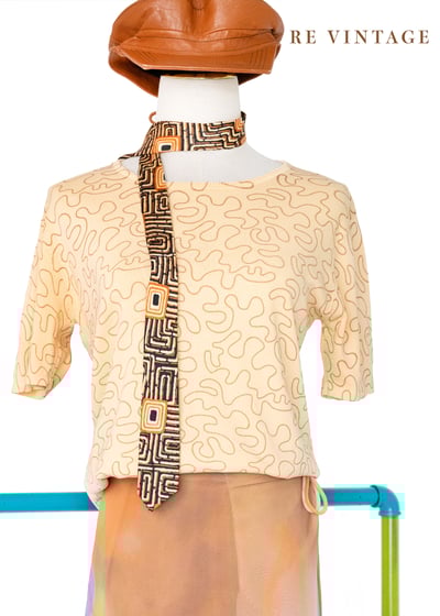 Tender Peach 線條繞繞薄款針織上衣1