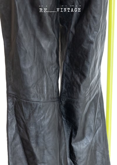 黑色皮革喇叭褲7