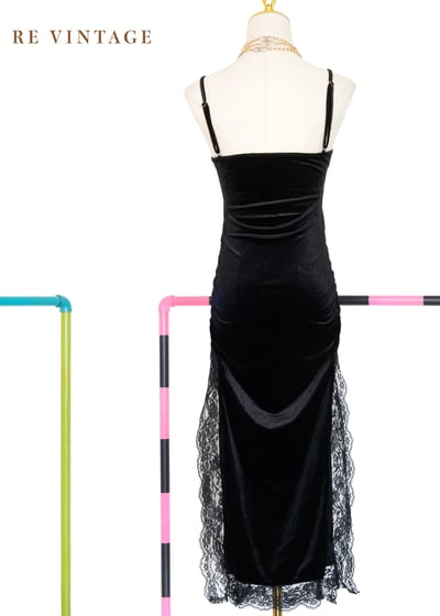 絲絨光澤蕾絲細肩帶洋裝10