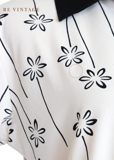 米白小黑花單隻飄飄可愛上衣13