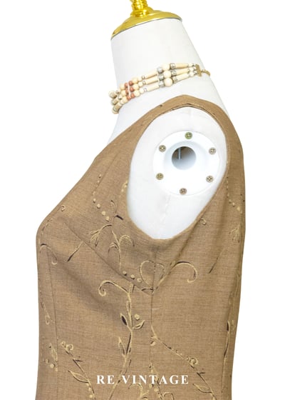 午後的一杯榛果拿鐵 - 藤蔓刺繡長洋裝10