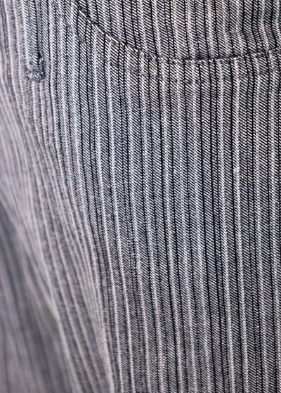 淺灰色直條紋喇叭褲9