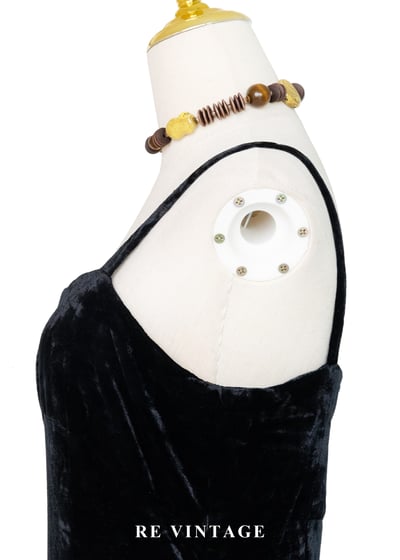 質感單品 - 低調氣質黑色絨布細肩帶洋裝7