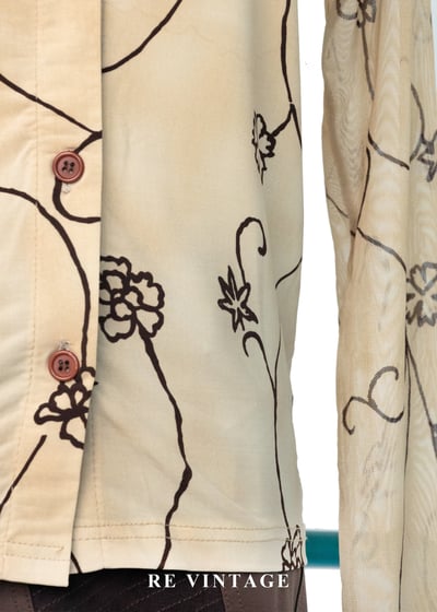 奶油霧光花筆觸上衣5