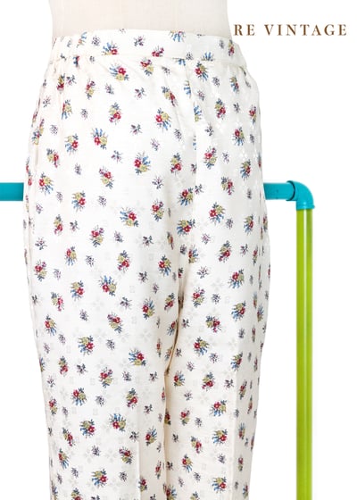 光澤香草奶白色小花高腰九分褲（27-29"）9