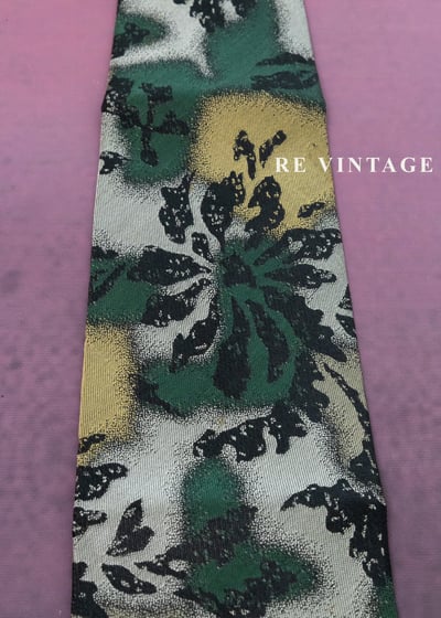 墨綠中的光束領帶5