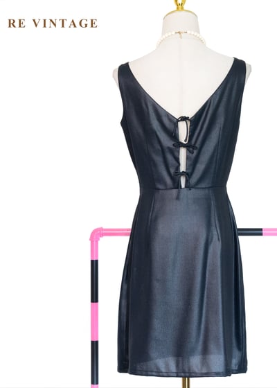 質感單品 - 黑光繫結簡約露背迷你洋裝8