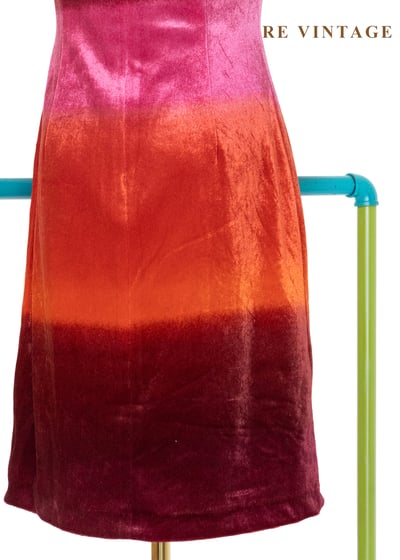 粉紅餘光中的溫柔絨布洋裝11