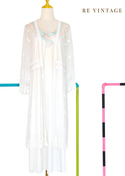 Muted Ivory 小花蕾絲長版罩衫1