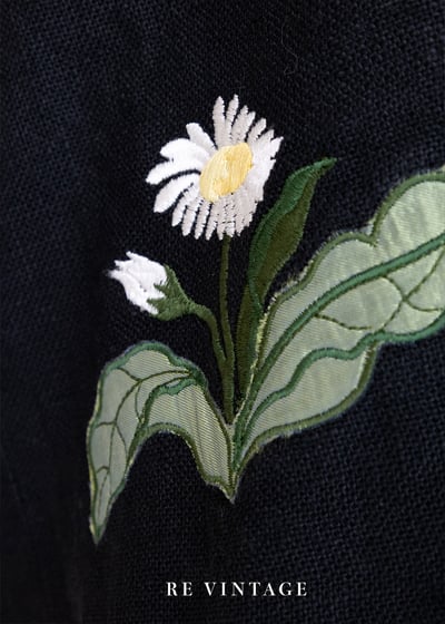 『歐洲寶物』春天小花木釦麻質感長版背心11