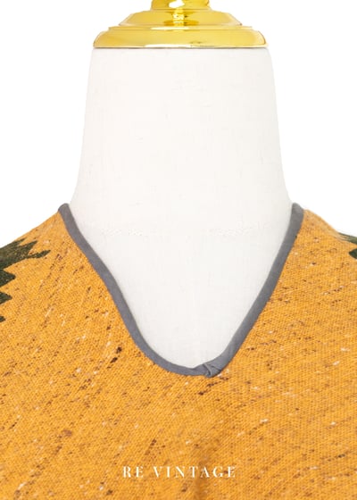 『歐洲寶物』Golden Yellow Pom Pom 漂亮披風罩衫11