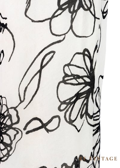 色鉛筆小花米白色洋裝8