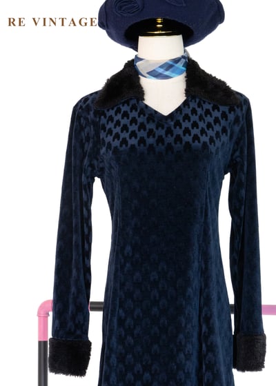 華麗毛邊深藍立體壓絨布洋裝3