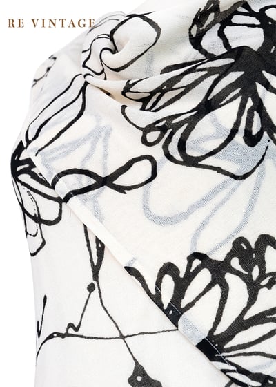 色鉛筆小花米白色洋裝6