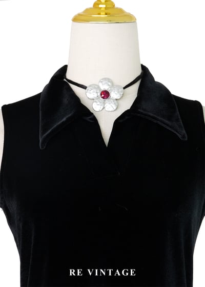 貴族學院端莊的黑絨無袖洋裝3