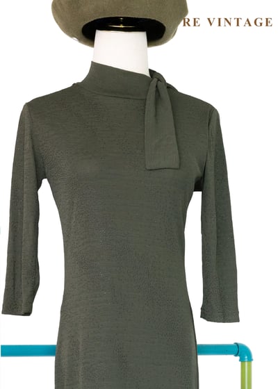 優雅高領領結微光墨綠貼身洋裝3