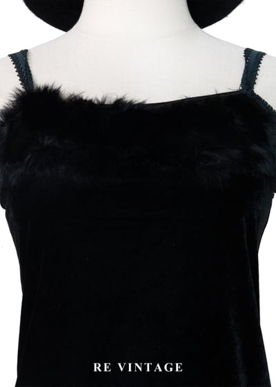 必備單品 - 魔女黑毛絨細肩帶背心3