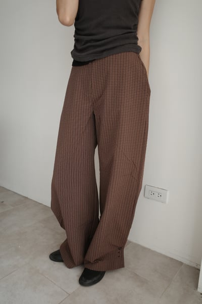 必買神褲！ 挺版下擺雙扣格紋褲1