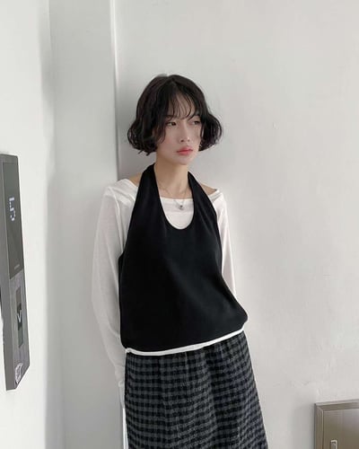 繞脖綁帶撞色假兩件上衣8