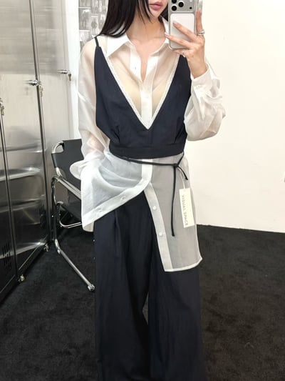 開Ｖ綁帶設計背心6