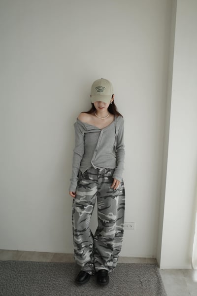 女團風！迷彩個性彎刀褲4