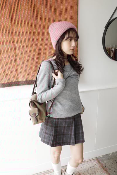 小露肩扭結毛衣2