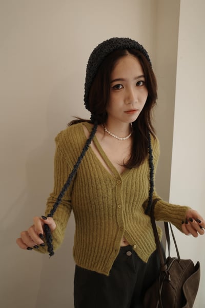 鬆軟單線排扣薄針織上衣1