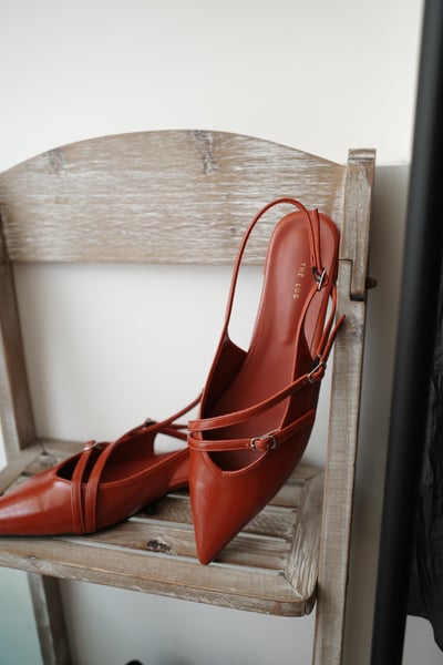 時髦線條平底尖頭鞋1