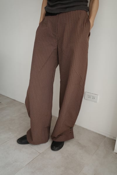 必買神褲！ 挺版下擺雙扣格紋褲4