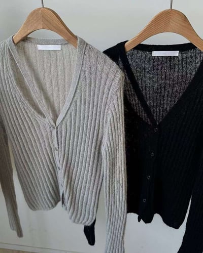 鬆軟單線排扣薄針織上衣6