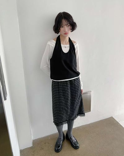 繞脖綁帶撞色假兩件上衣7